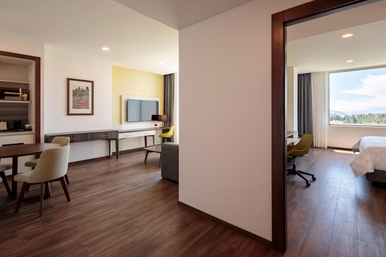Holiday Inn - Quito Airport By Ihg Tababela Exterior photo Suite