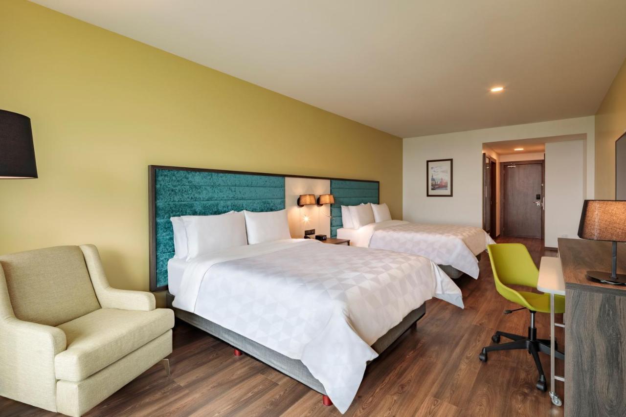Holiday Inn - Quito Airport By Ihg Tababela Exterior photo A typical room at the hotel