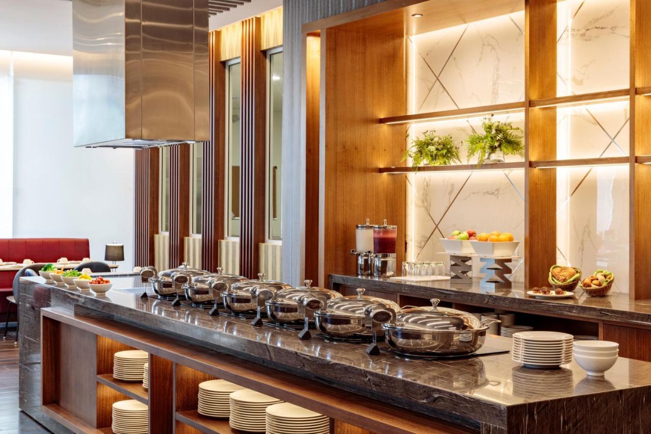 Holiday Inn - Quito Airport By Ihg Tababela Exterior photo A buffet at a hotel
